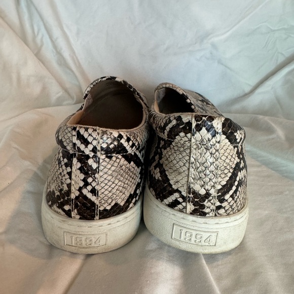 Old Navy faux snake skin slip-ons size 9. - Picture 2 of 5